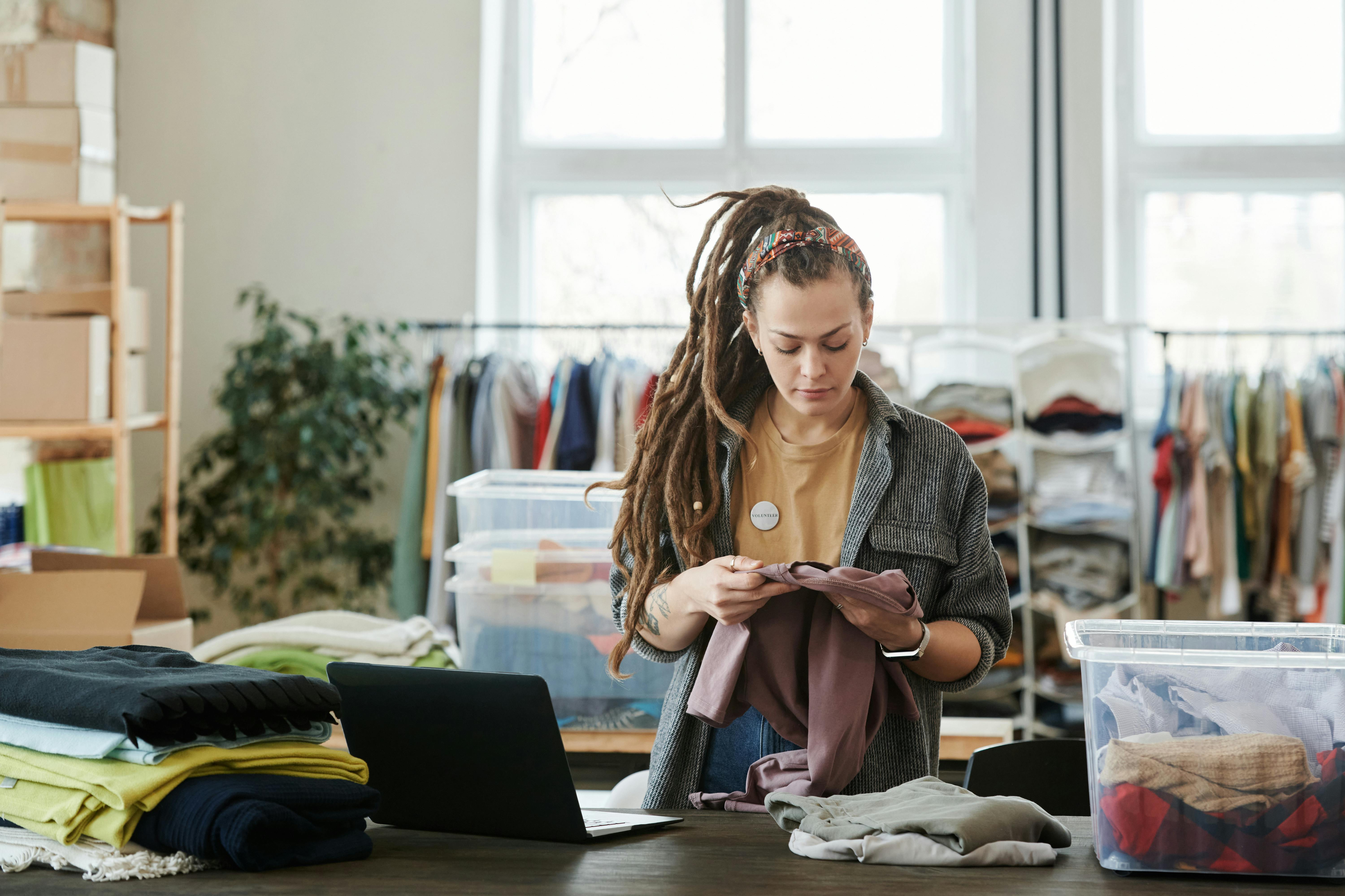 GASPILLAGE TEXTILE : POURQUOI (ET COMMENT) LA TEINTURE PEUT DEVENIR UN GESTE ANTI-GASPILLAGE ? GASPILLAGE TEXTILE : POURQUOI (ET COMMENT) LA TEINTURE PEUT DEVENIR UN GESTE ANTI-GASPILLAGE ?