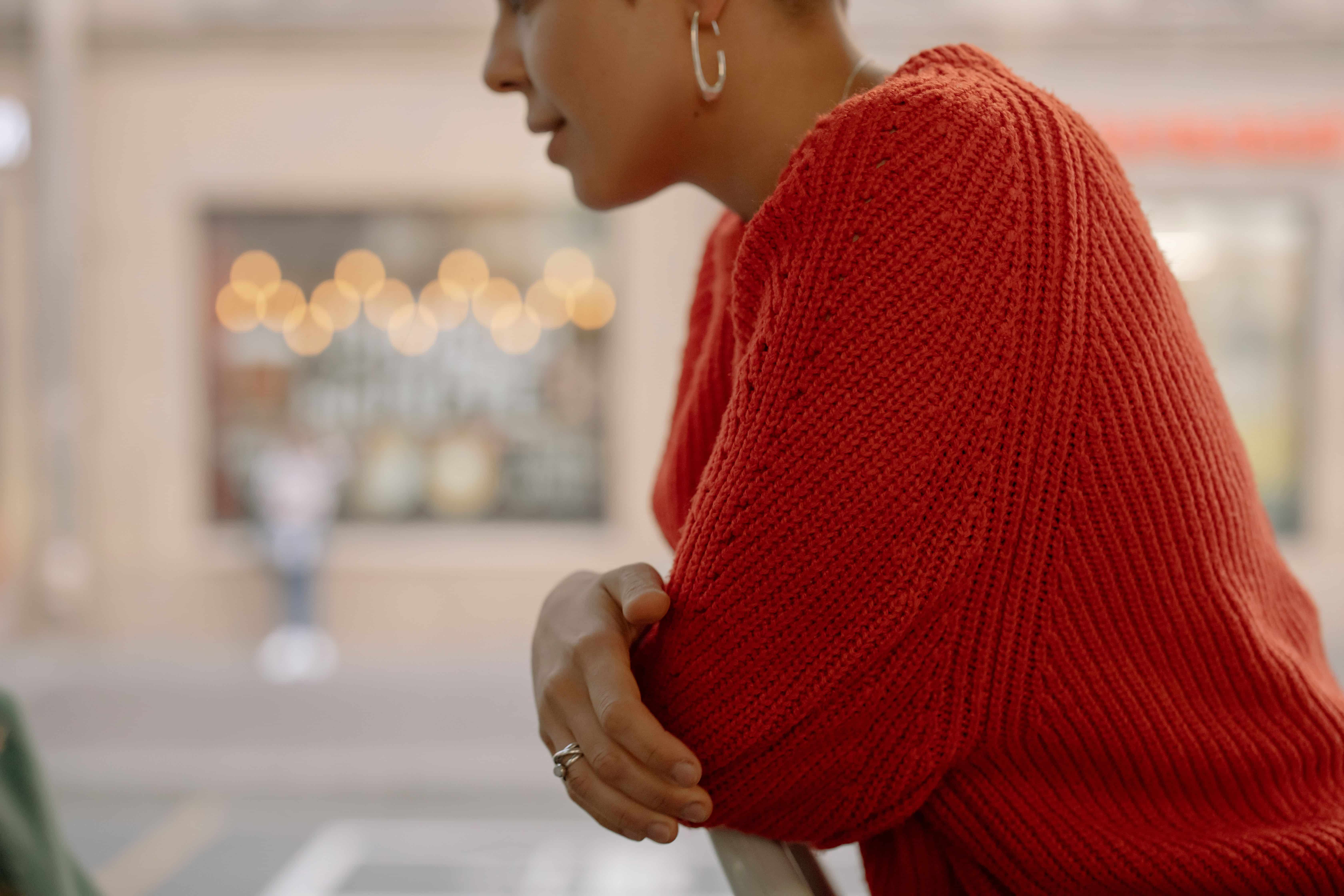 Vieux pull délavé ou usé : 5 idées pour lui donner une seconde vie