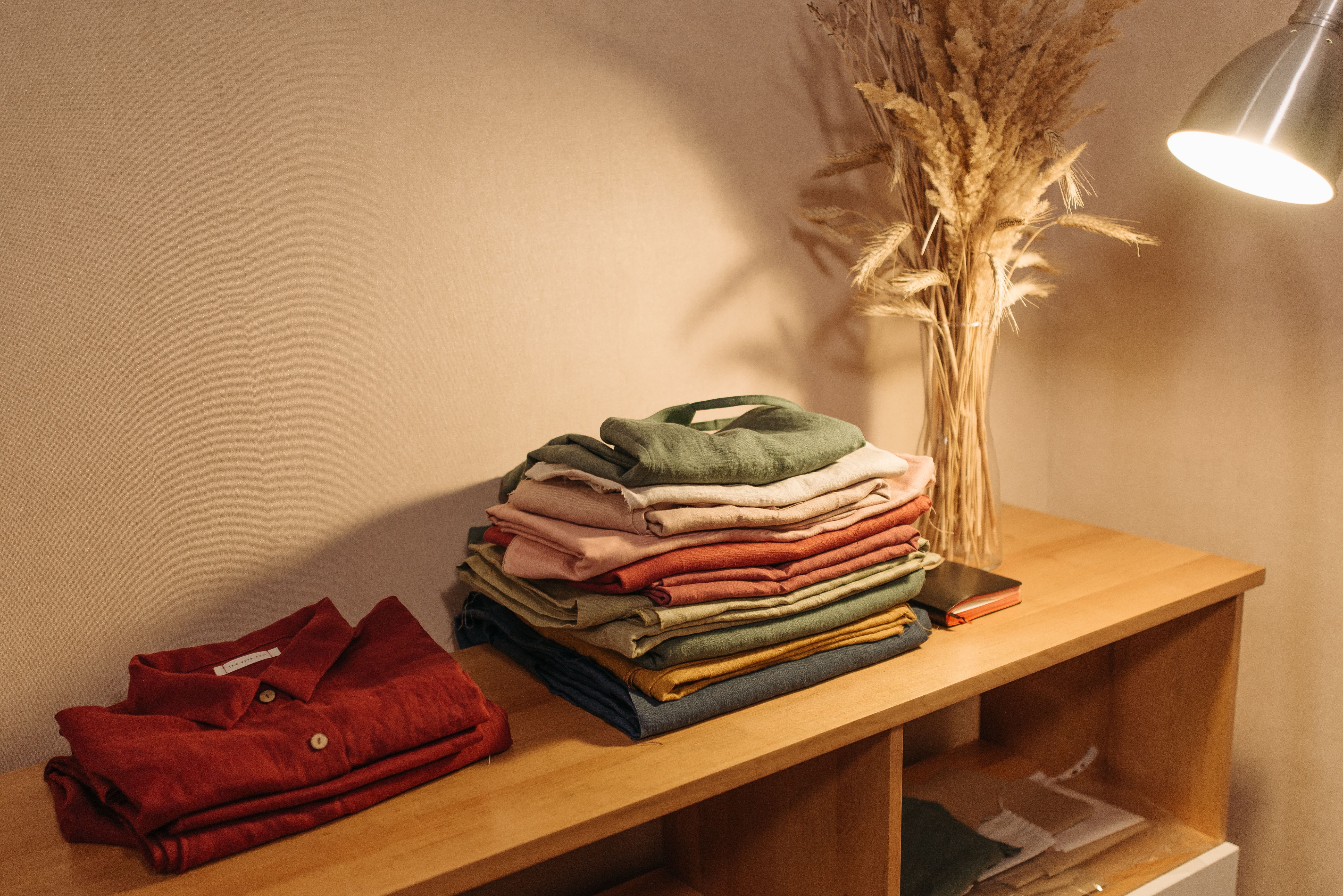 Faire le tri dans ses vêtements sans regretter ses choix