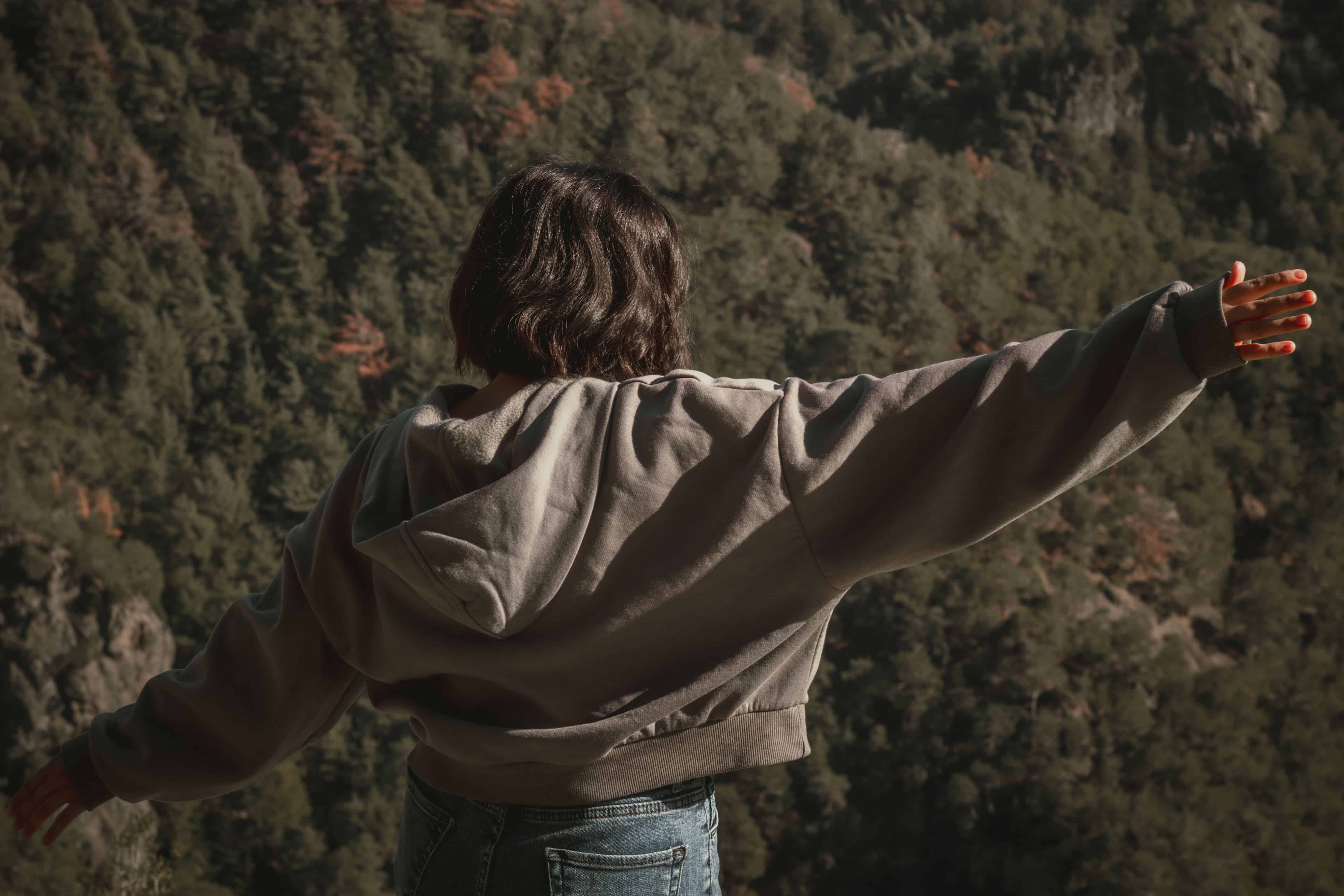 Vieux sweat : le vêtement qu’on garde sans vraiment le porter ?