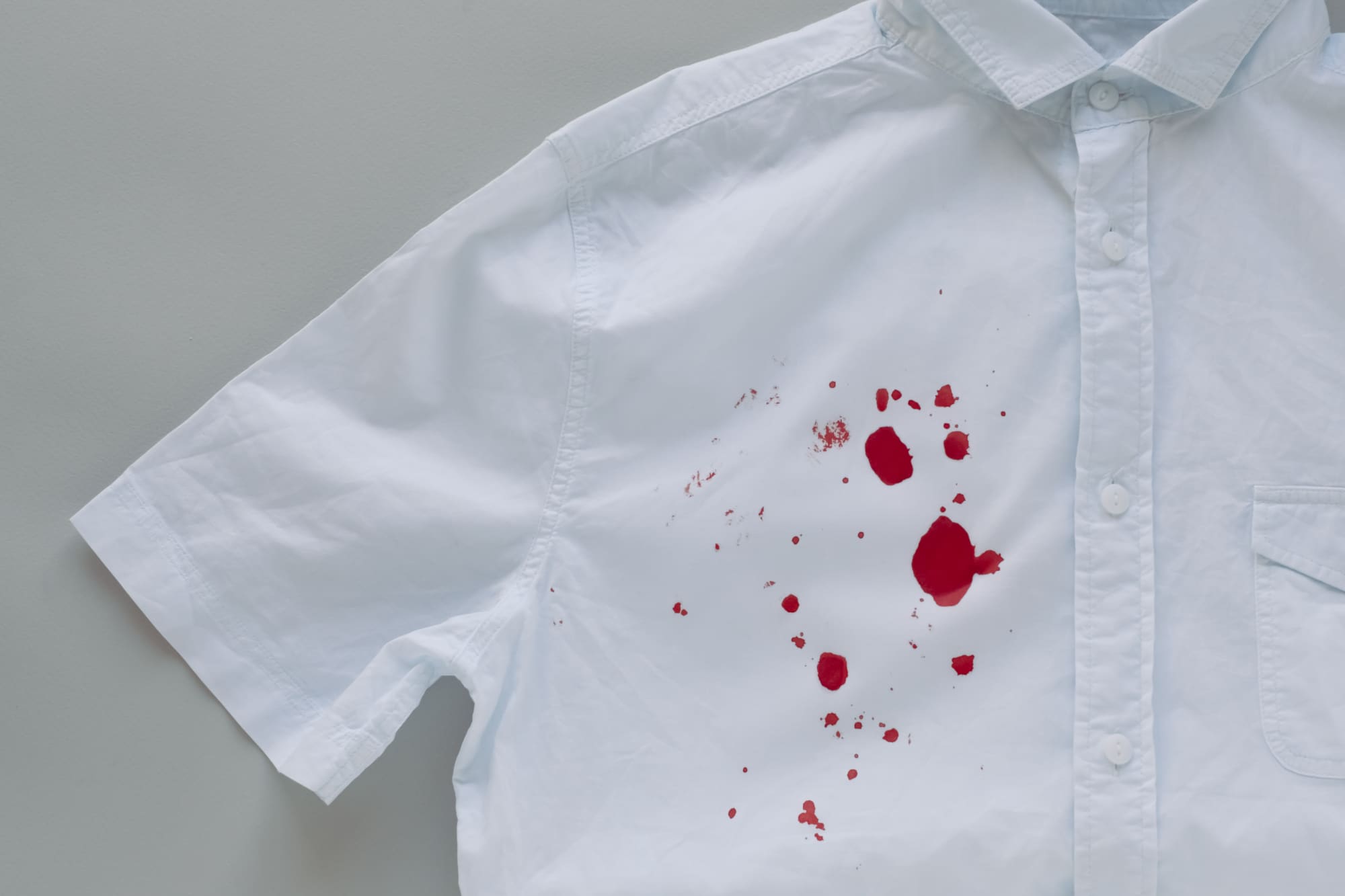 Comment enlever une tache de sang sur un vêtement ?