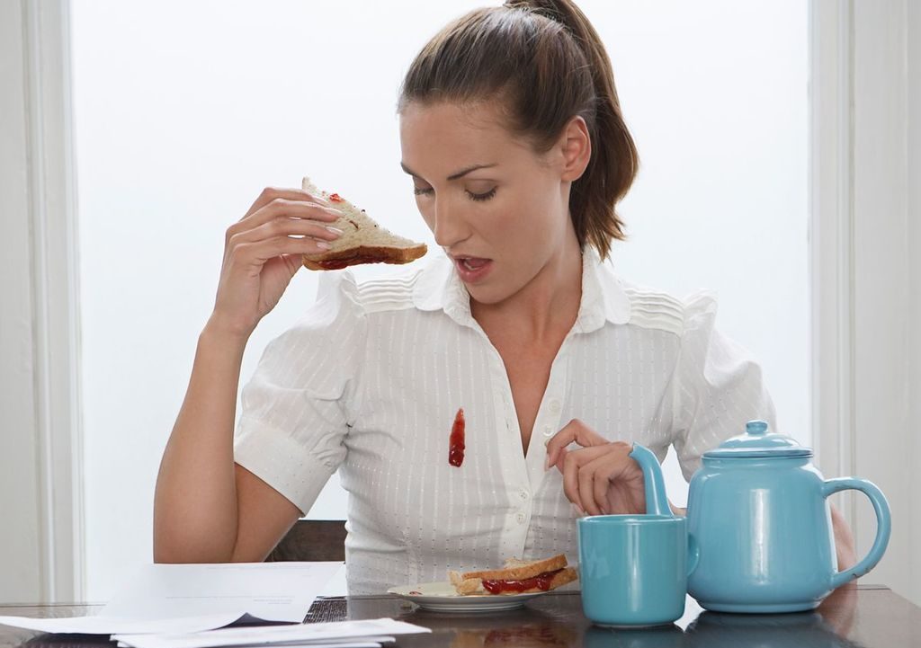 Comment faire partir une tache de tomate sur un vêtement blanc ?